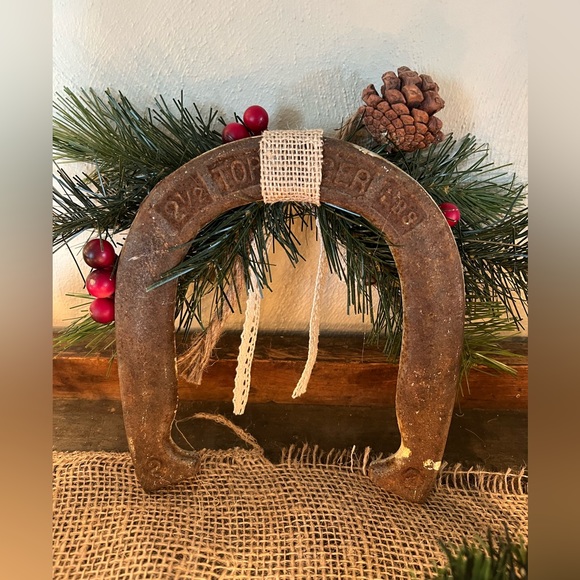 Handmade Horse Shoe Christmas Wall Art - Picture 2 of 2
